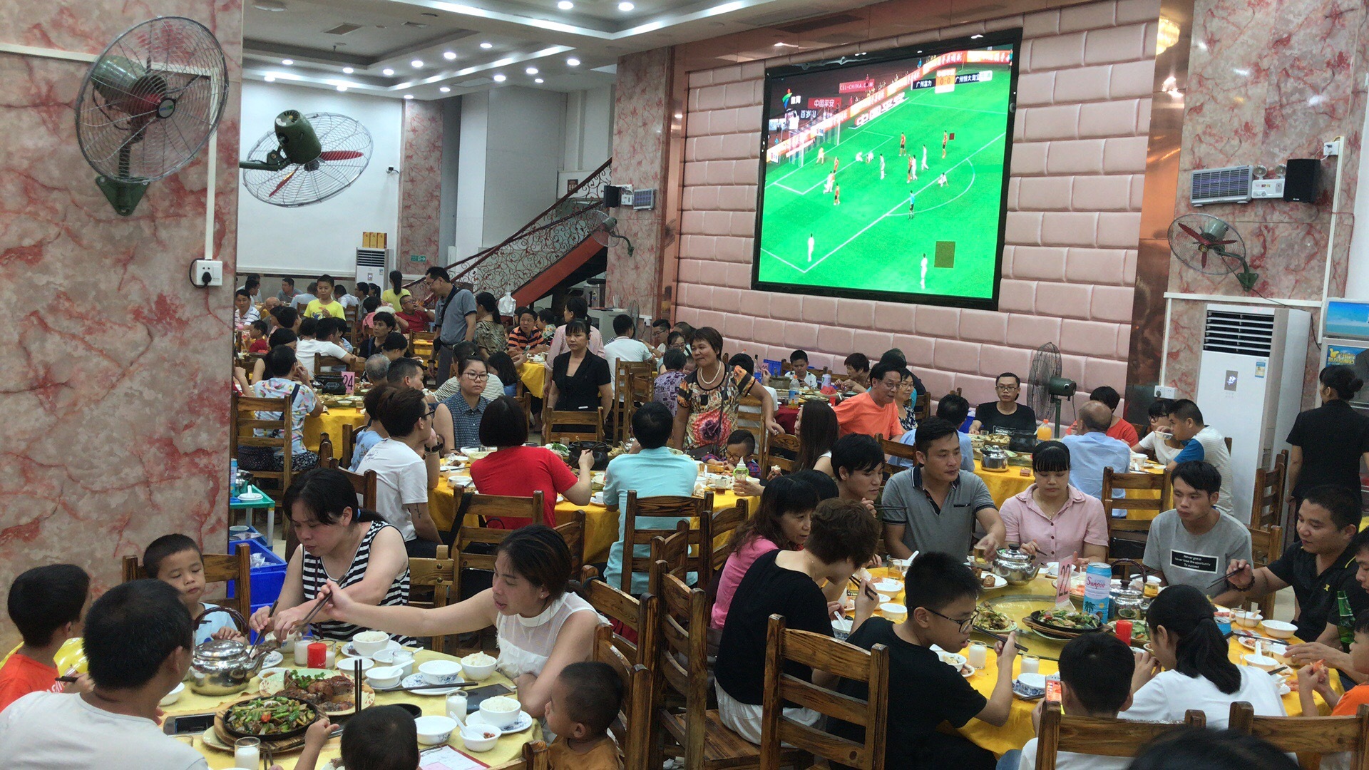 十年老店撩翻盐步人，花30+元就能吃撑！