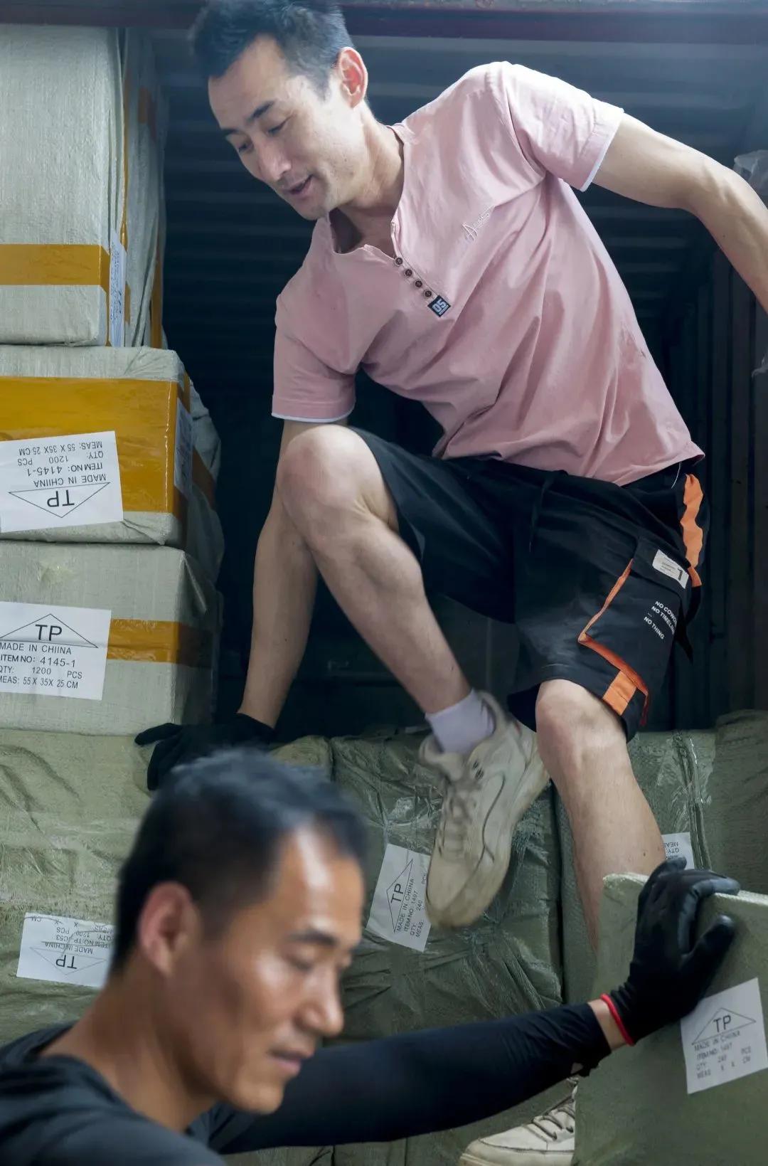 世界就在脚下,世界就在