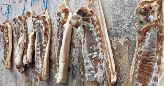 吃不完的猪肉怎么处理再放冰箱,吃不完的猪肉放保鲜还是冷冻