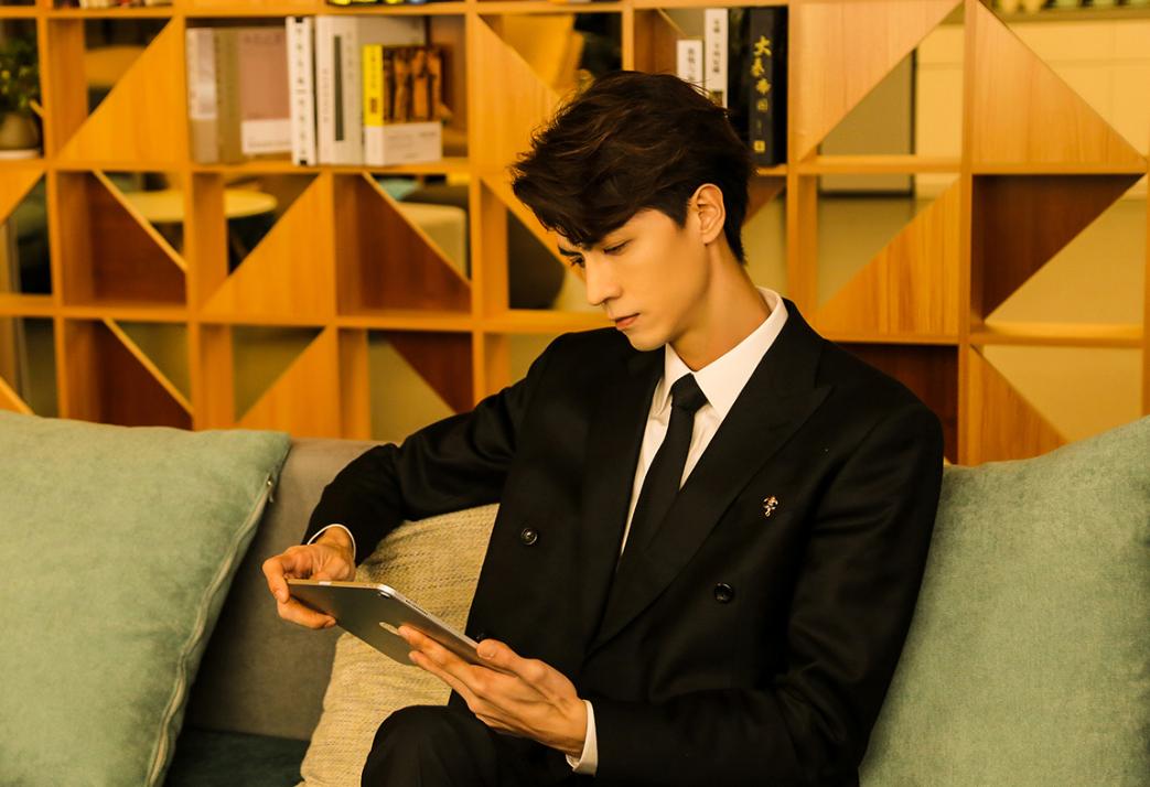 怎么追回已经有新欢很冷淡的前任,女生追回前任的最佳方法在手机上