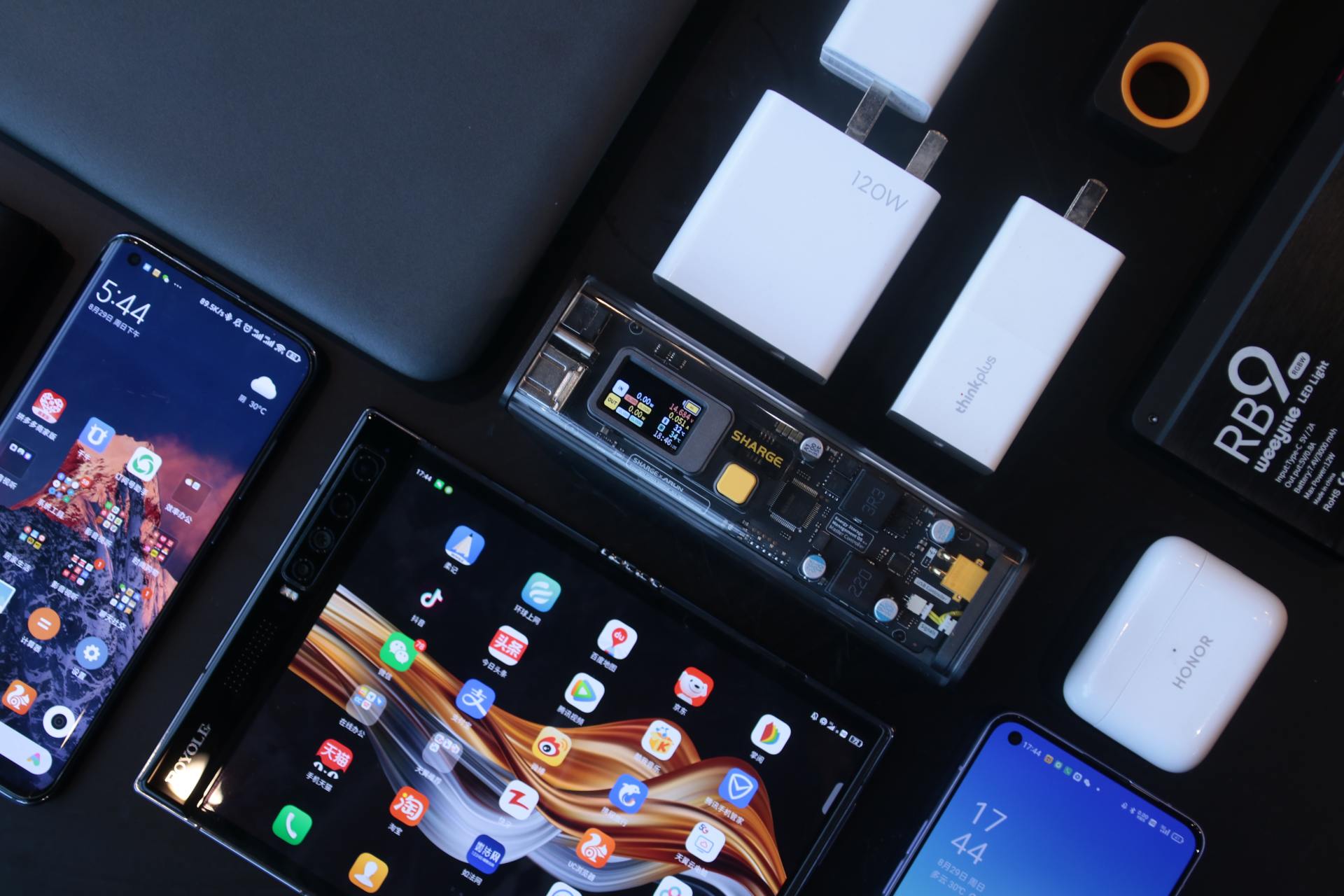 除了超高颜值,闪极卖千元的勇气是什么?一枝独秀