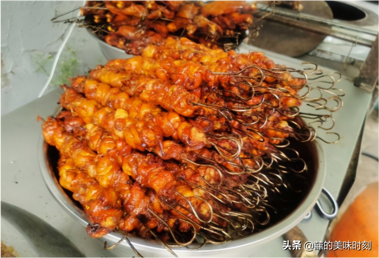 河南豪爽大姐摆摊卖小吃,河南小伙摆摊卖小吃12元一份