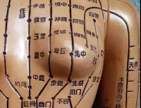 金牌月嫂催乳手法教程,奶结了硬块需要催乳师按摩几次