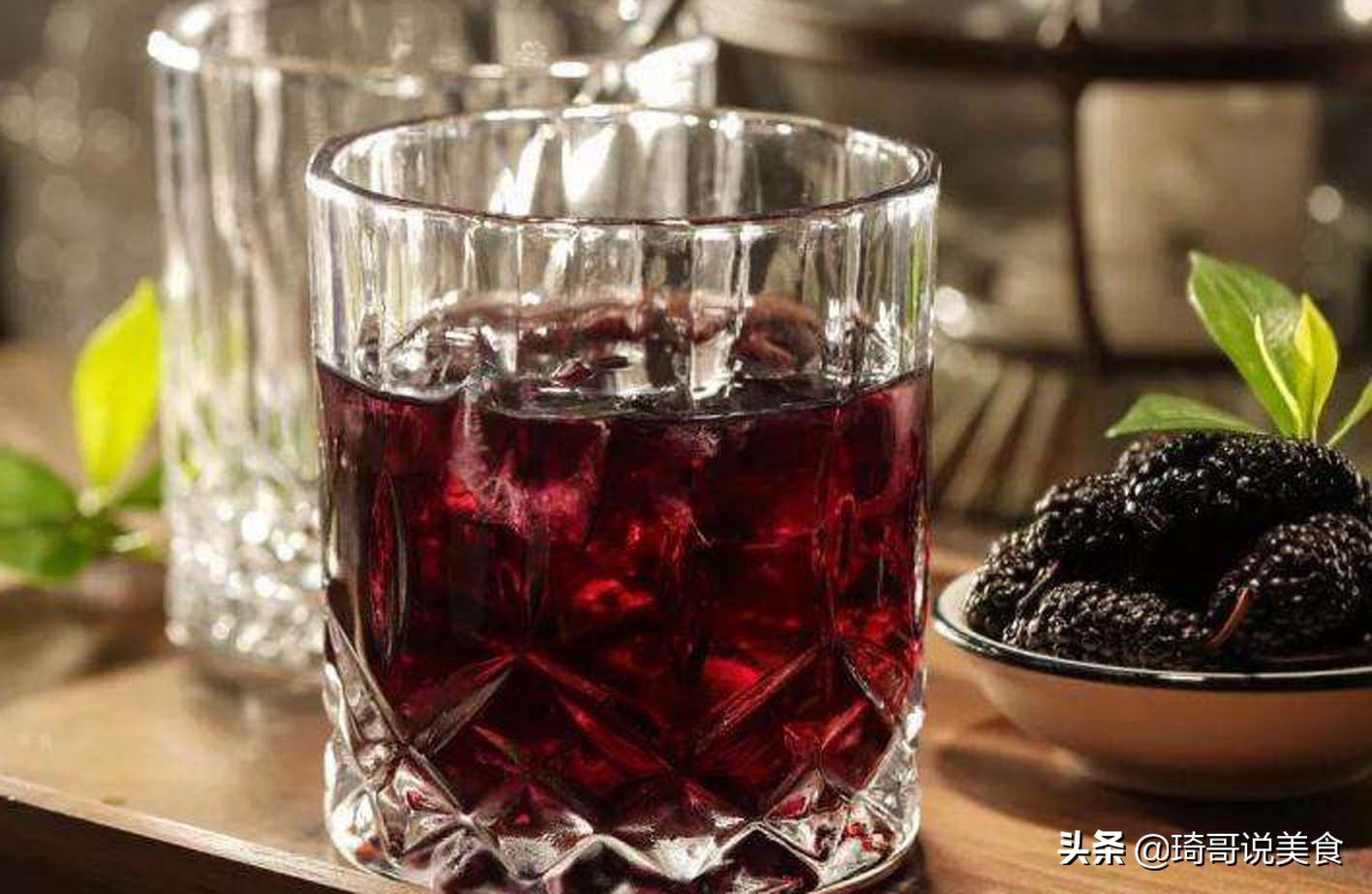 桑葚好处多,泡酒正当时,教你详细配方和做法,做一次喝一年