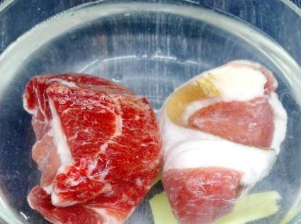 给肉解冻,给肉解冻是用冷藏还是泡在水里好