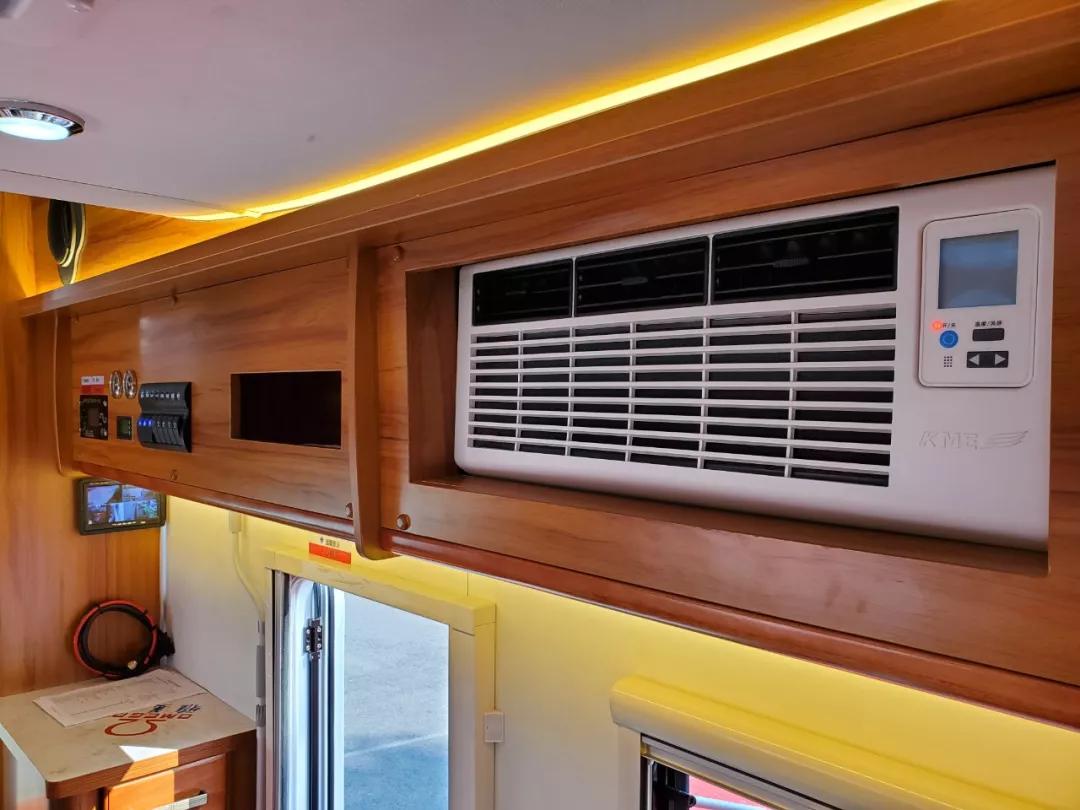 骏驰依维柯c型纵置床房车,2.98米的子母床c型依维柯房车