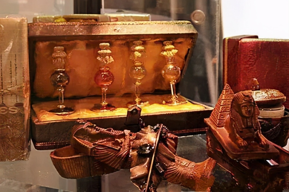 世界上最贵的香水800万一瓶 (世界上最贵香水多少钱一瓶)