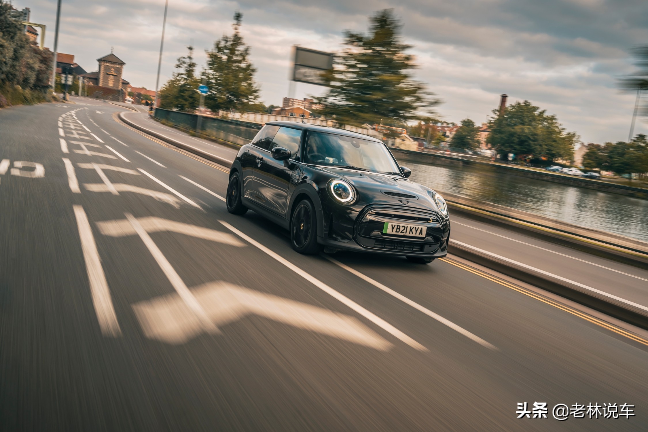 全新宝马敞篷车四座多少钱,宝马mini敞篷车报价及图片2019