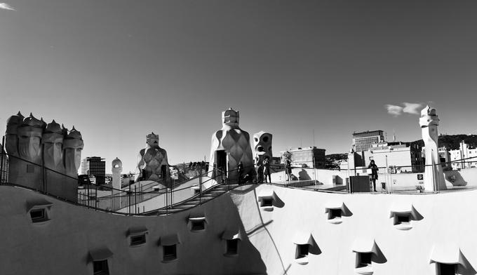 米拉之家是什么风格建筑,和米拉之家相似的建筑