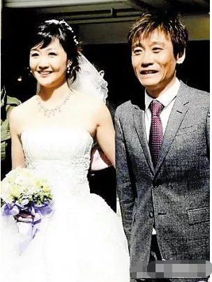 那英前任高峰分手原因,足球运动员高峰和那英