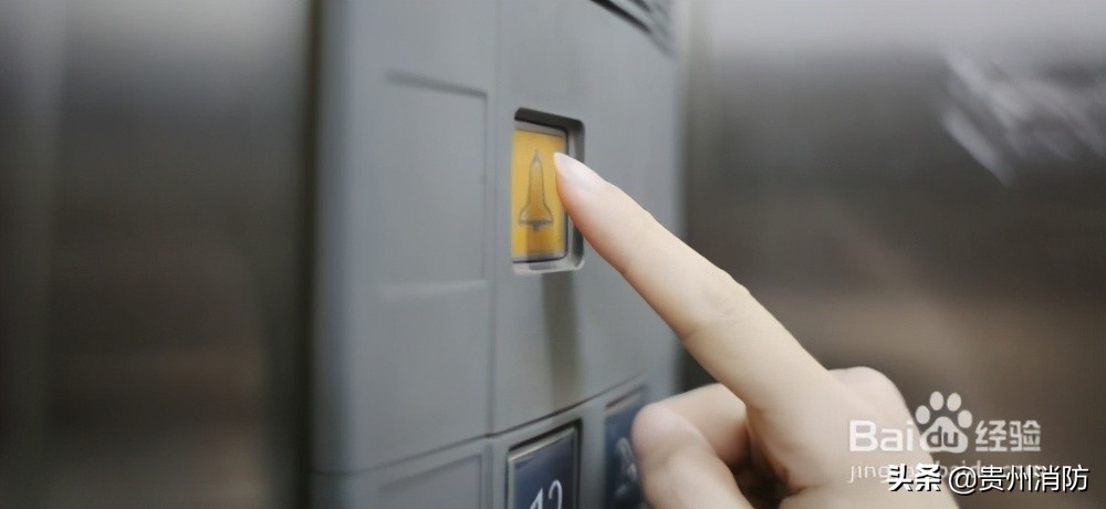 电梯停电人被困,电梯停电人员被困多长时间