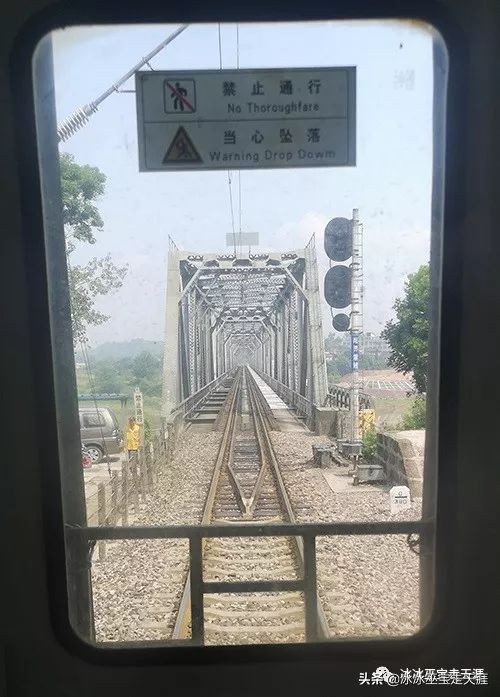 绿皮车成渝铁路上运行,川黔铁路最后的绿皮车