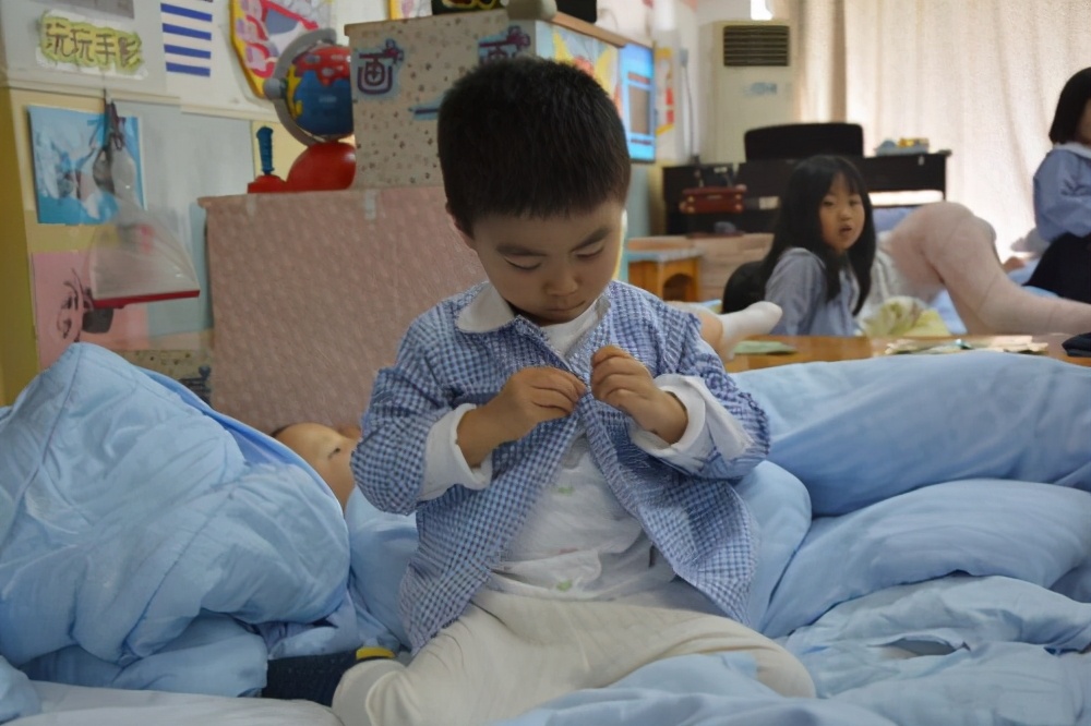 儿童衣服要穿大一号还是小一号,给孩子买衣服买多大尺码的合适