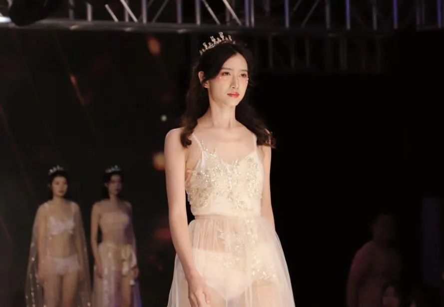 “内卷”的女裤市场，樱姿娜千金棉何以引领女裤新风向？