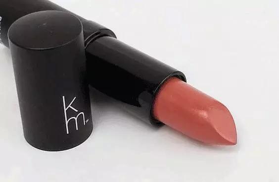 女性一生中吃了多少口红,女人一生只吃一次的零食