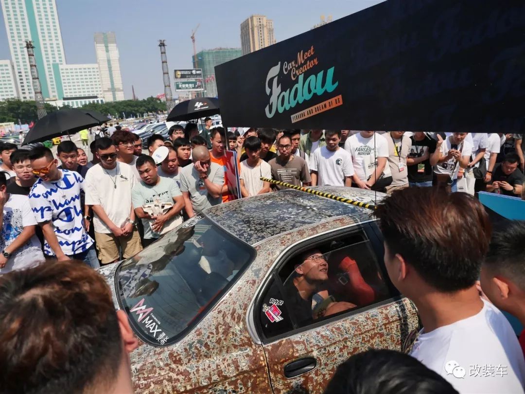 改装车聚会,改装车齐聚车展