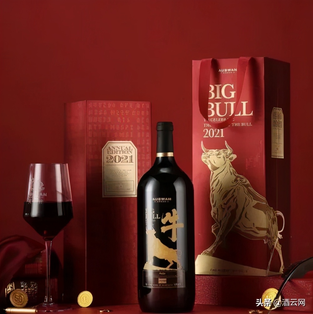 看完大牌们的牛年限定，我觉着还是酒圈儿的牛年酒标更靠谱