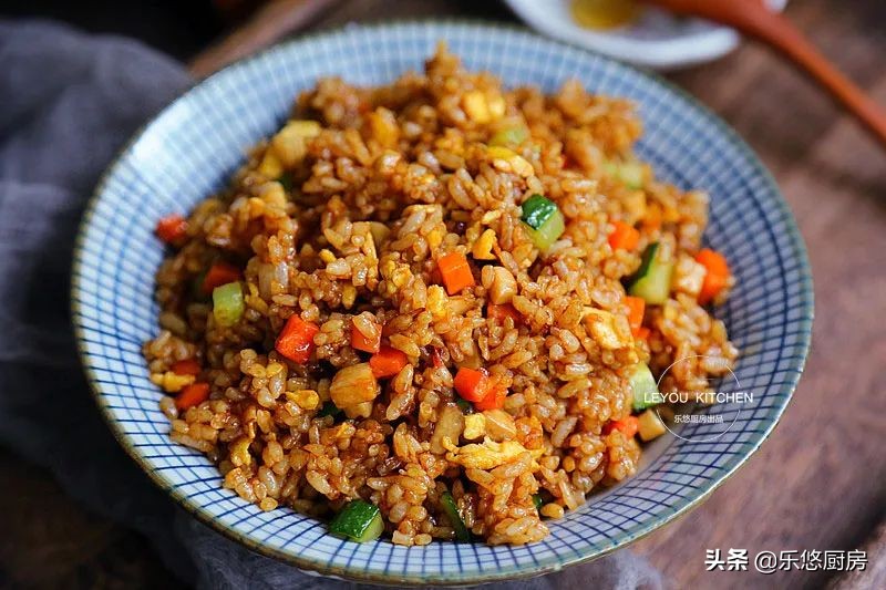 午饭简单快速好吃炒饭,下班到家吃什么