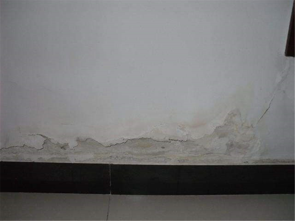 墙面受潮开裂怎么办,墙面受潮起皮脱落找谁处理
