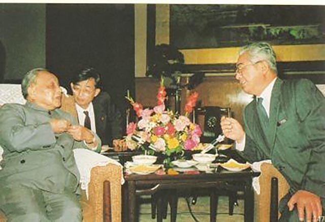 1986年,*小平邓**在京会见荣氏家族:你们就像杨家将,是有功的