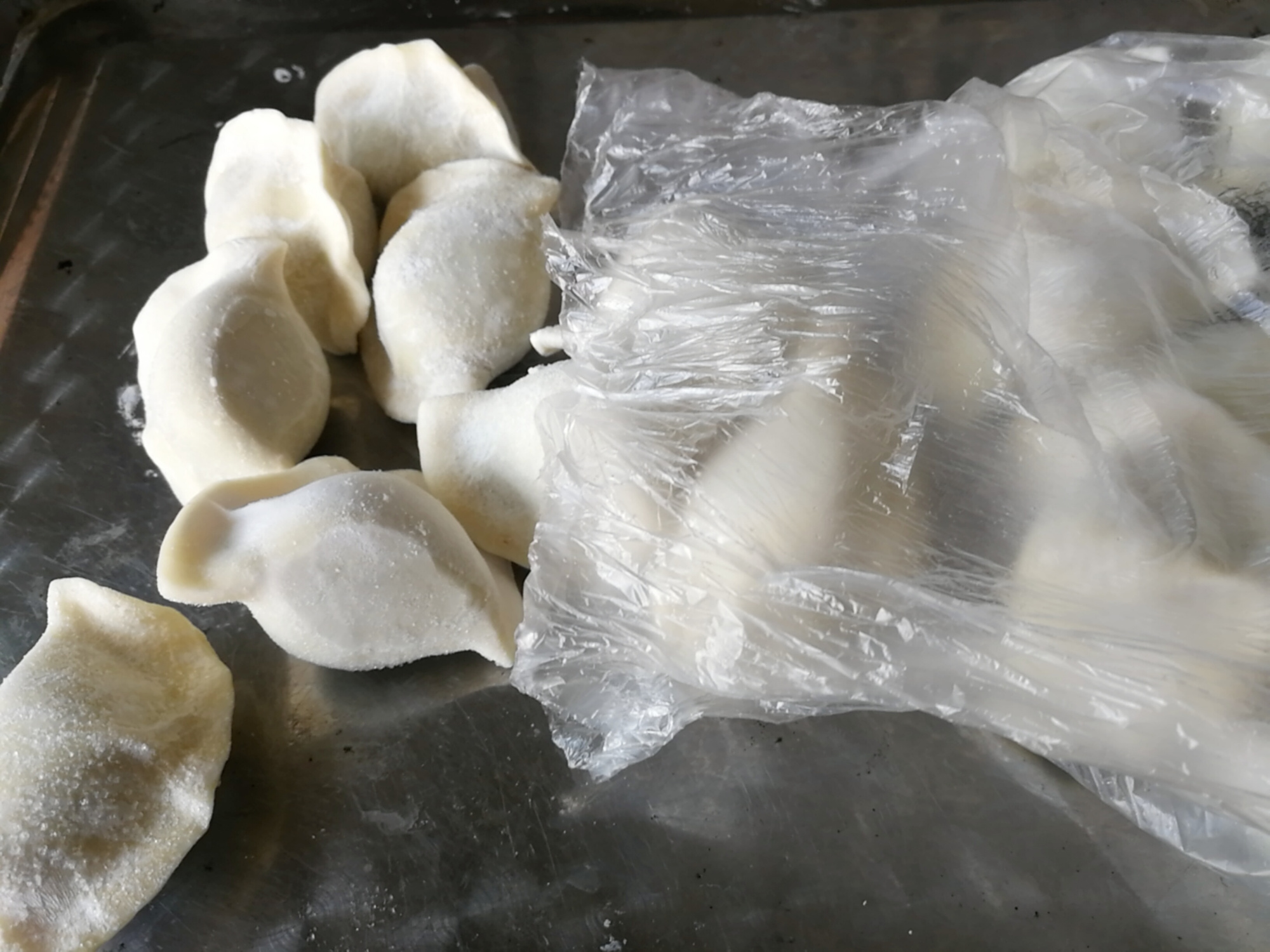 速冻水饺发白，久煮不熟咋办？避免3点，2种方法煮水饺，新鲜好吃