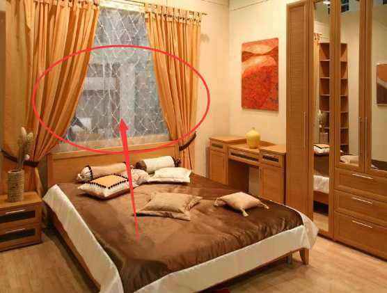 房子坐东看西床头方向的三大忌,为什么床头不能靠窗风水说法