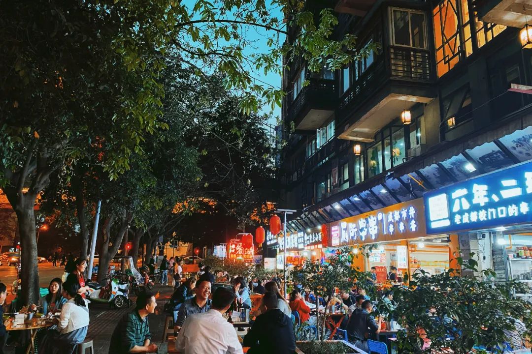 宽窄巷子成都休闲慢生活好去处,夜游成都宽窄巷子茶馆