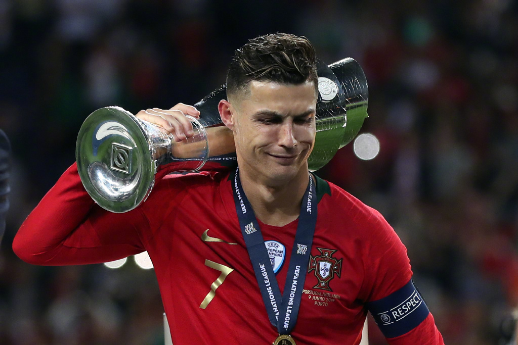 凌晨2点c罗,c罗再赢3场将夺第35冠