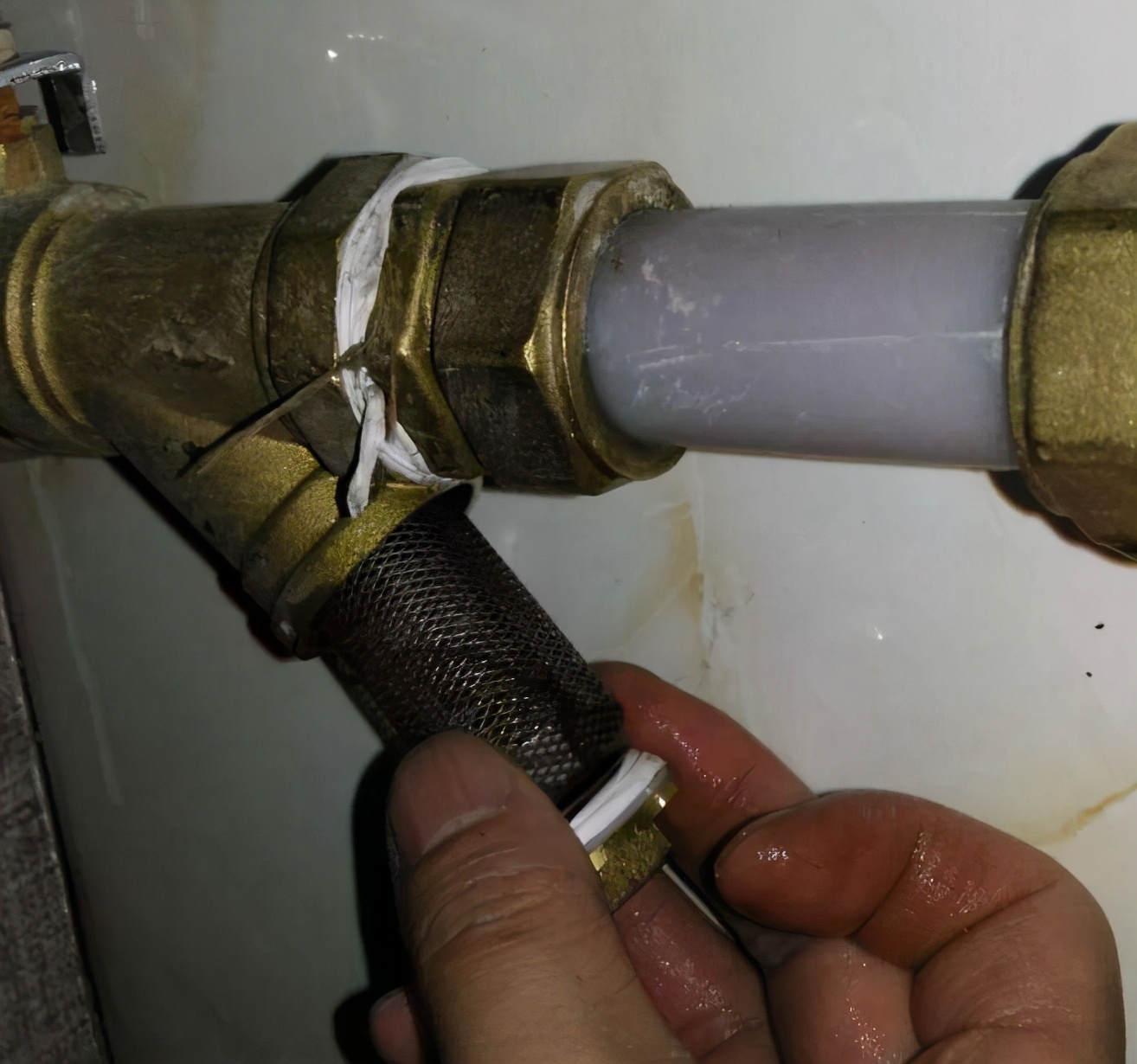 暖气回水不热的放水正确方法,暖气回水管子不热是怎么回事