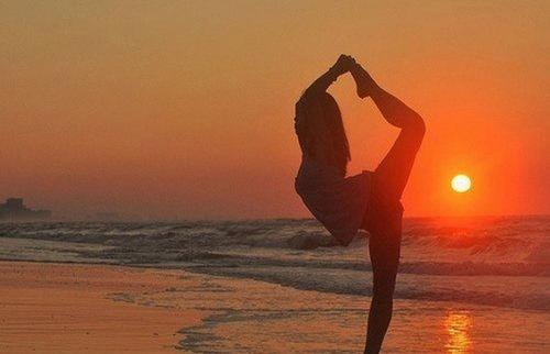 拉筋拉到腿后面的筋痛,拉筋拉到腿发麻好吗