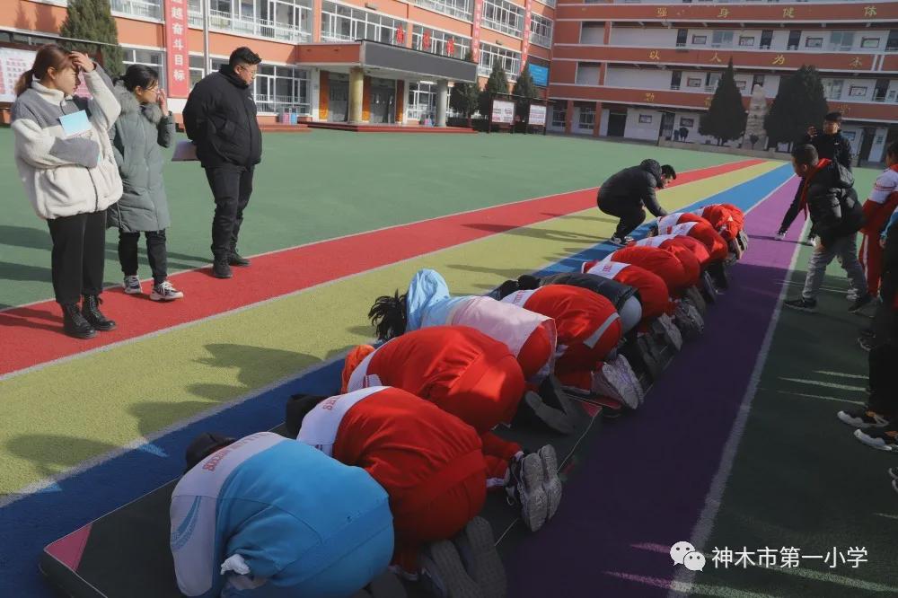 神木第一小学拔河比赛,小学体育优质课简报