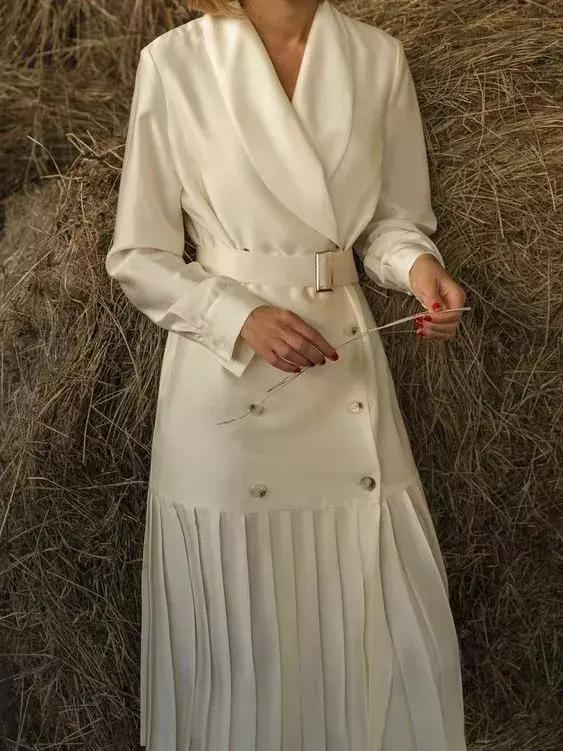 秋天买什么颜色风衣,冬天怎么挑选风衣