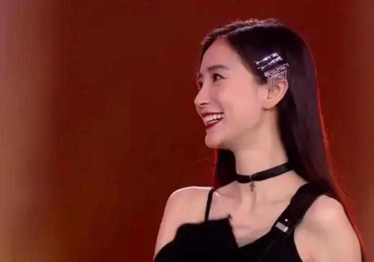 英雄联盟十周年王俊凯angelababy,十周年英雄联盟开幕式直播王俊凯