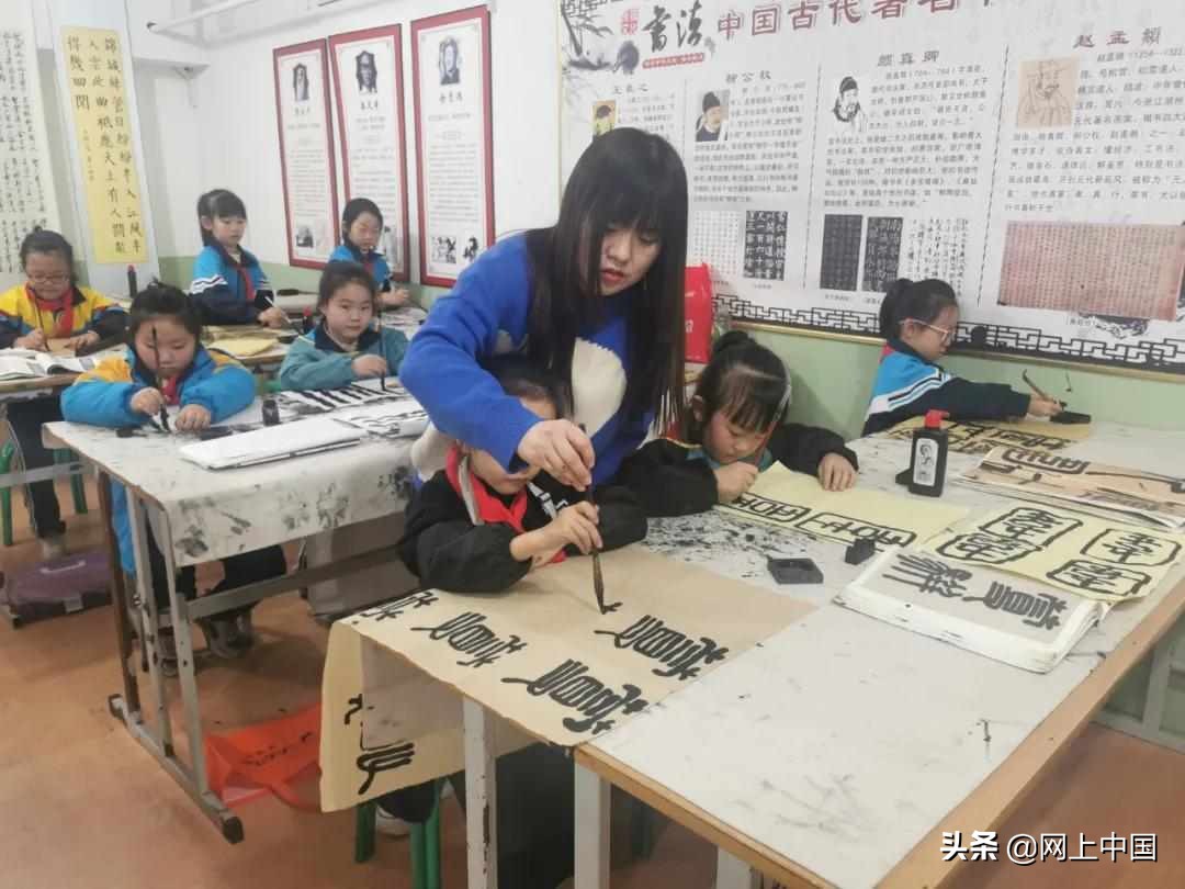 灵石县第二小学：“双减”落实有成效学生家长乐呵呵