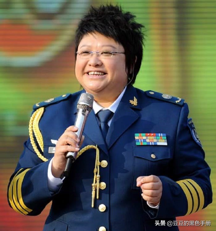 经典军旅歌曲飒爽英姿五尺枪,不会唱就别唱原视频