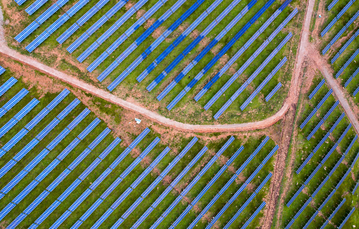 厉害了我的国！*藏西**昌都草原上发现一望无际的牧光互补太阳能基地