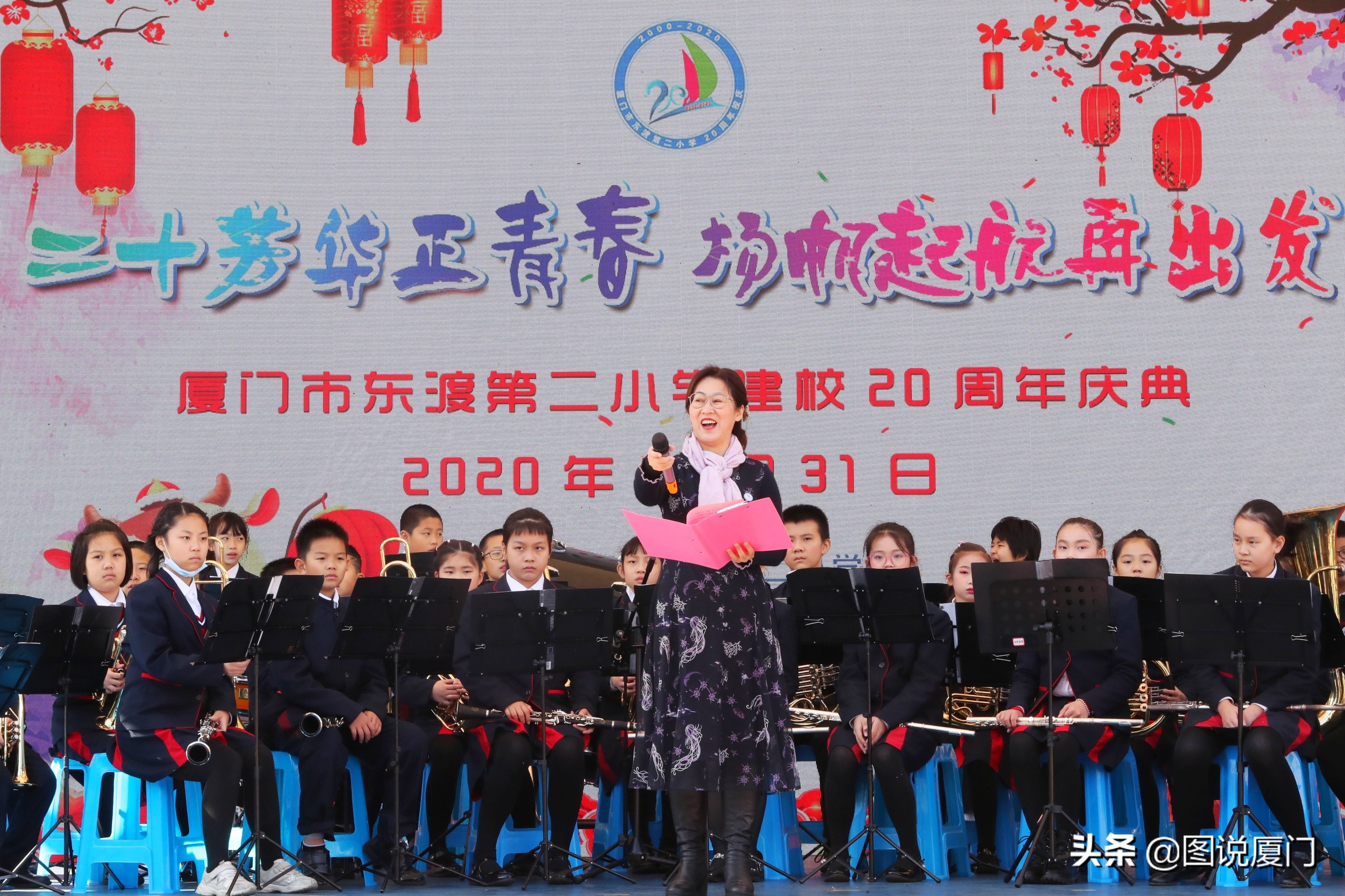 东渡二小凤凰花开,厦门市东渡小学2017年长什么样
