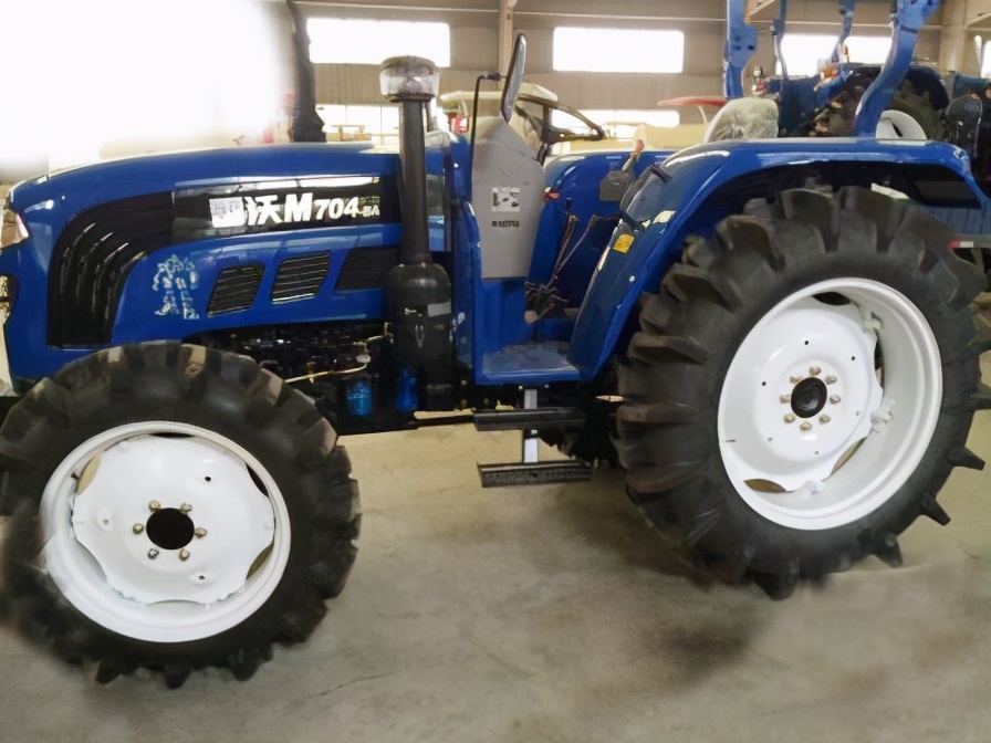 河南拖拉机市场,东方红雷沃迪尔哪个拖拉机最好