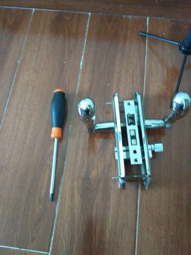 门锁坏了各种解决办法,门锁坏了怎么办最快最好方法