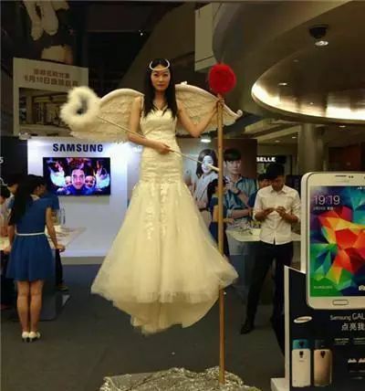 虽然她是在鄙视，不过我突然有了个大胆的想法