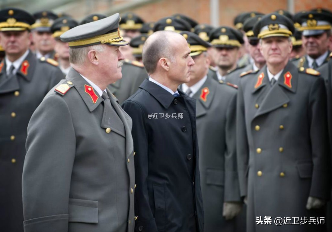 越南军服老式军服,越南红领章军服