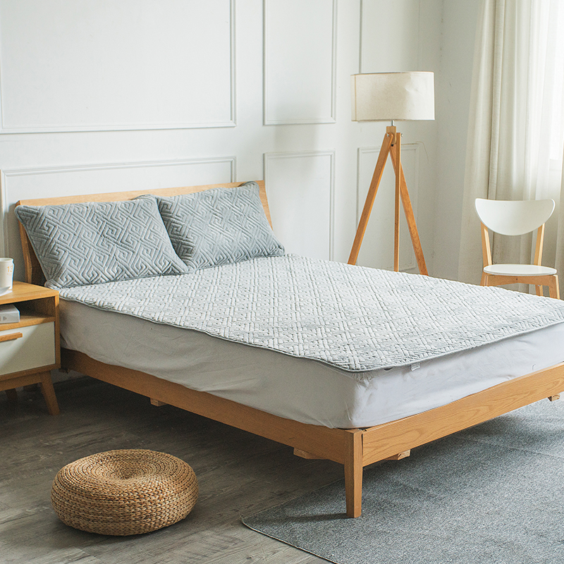 冬季盖蚕丝被保暖还是棉被保暖,羽绒被蚕丝被棉被哪种最暖