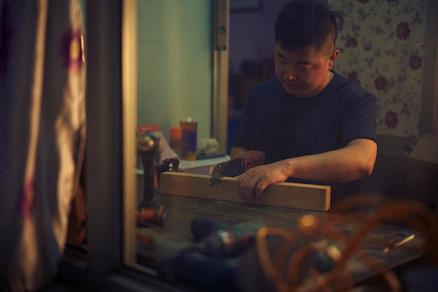 藏龙卧虎！揭秘豪华车司务员：手工炒茶远洋航海还有木雕艺术家