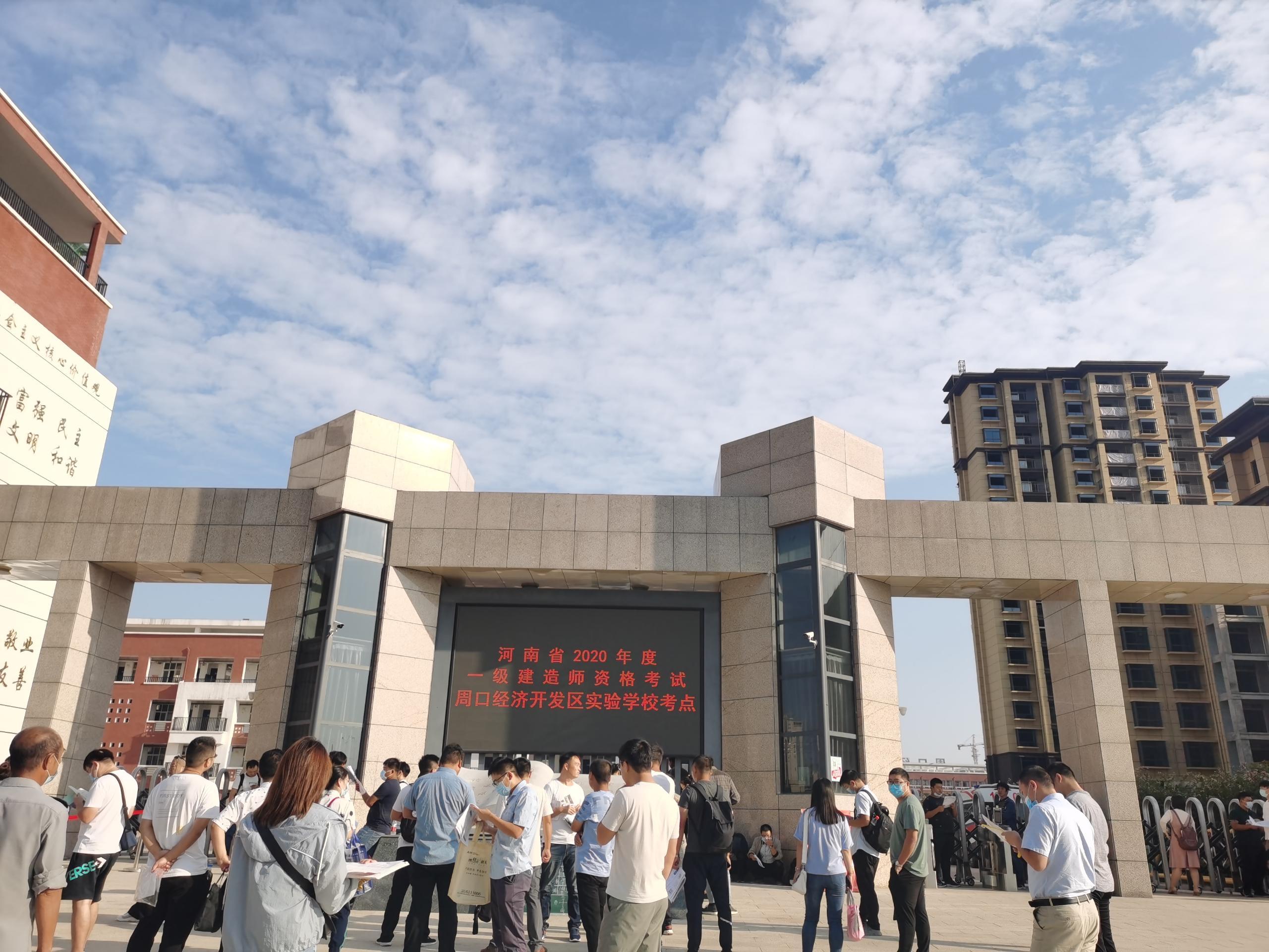 刚毕业去干施工好还是去做监理好,毕业生去施工单位的前景如何