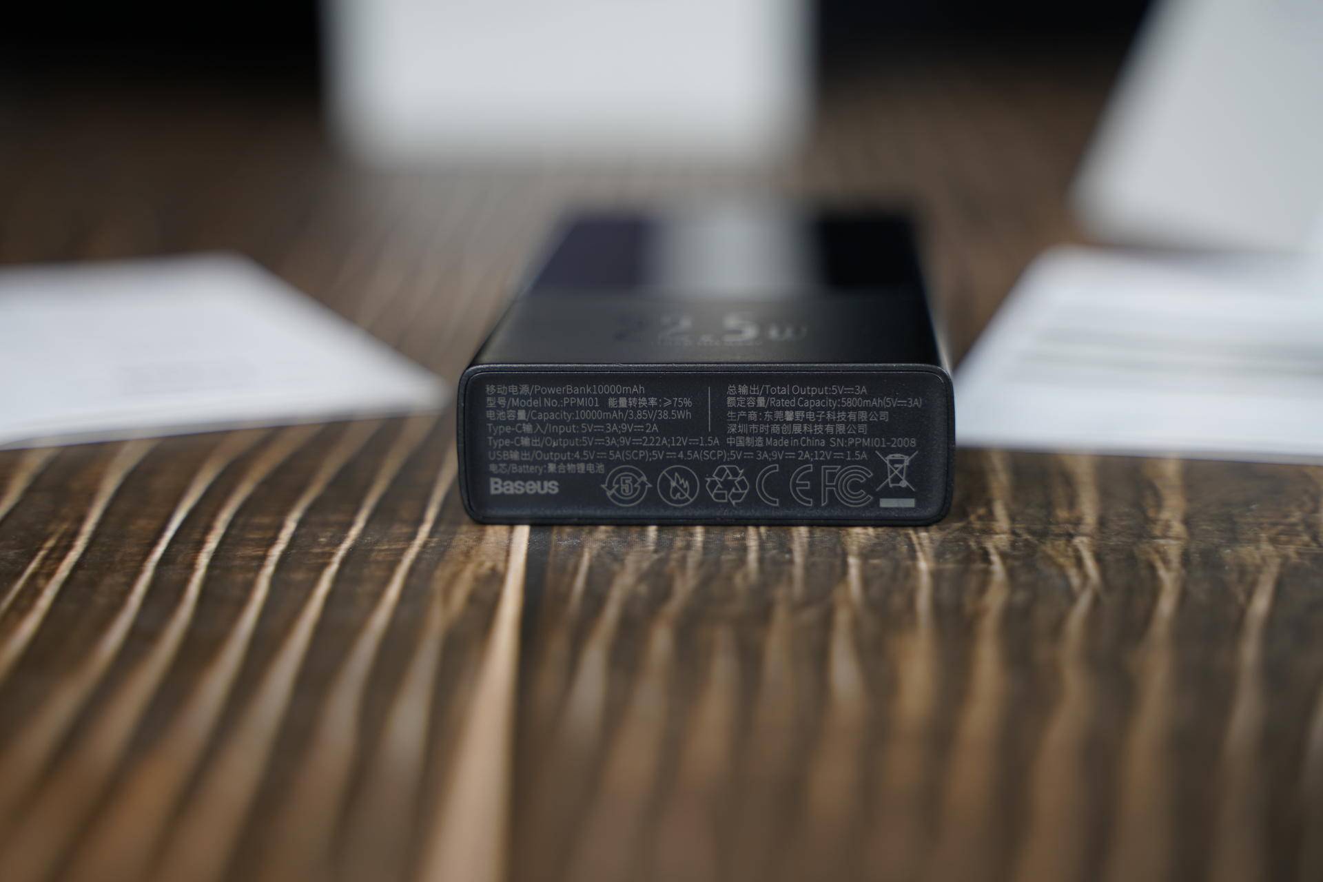 倍思66w快充充电宝实测,倍思65w双向快充自带线数显充电宝