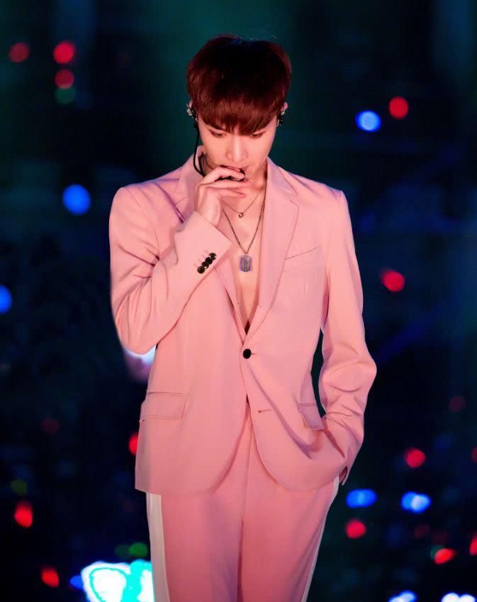 张艺兴蔡徐坤撩人瞬间,蔡徐坤张艺兴撩人