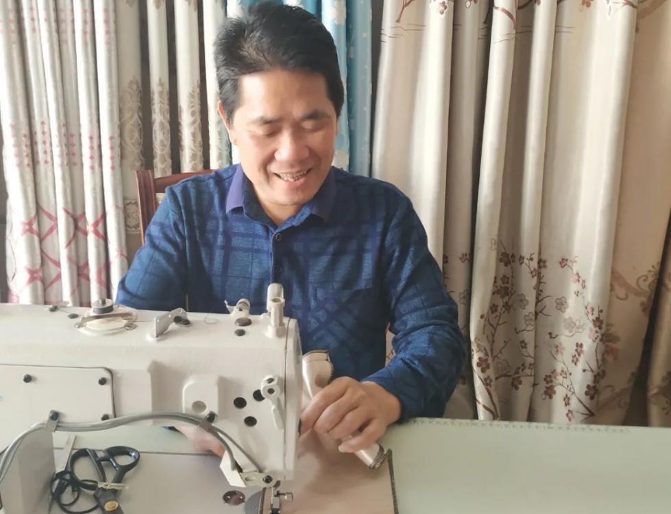 身患残疾的老裁缝凭手艺在*今条头日**吸粉27万，他背后的故事太感人