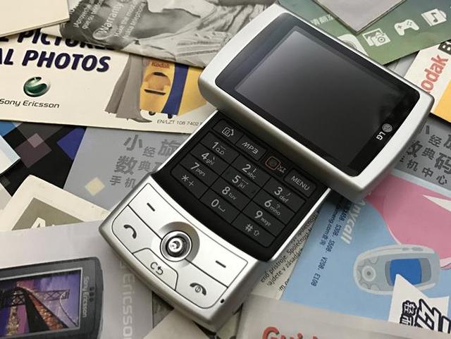 钢铁侠加入一加手机,还记得托尼在钢铁侠中用过的第一个手机吗