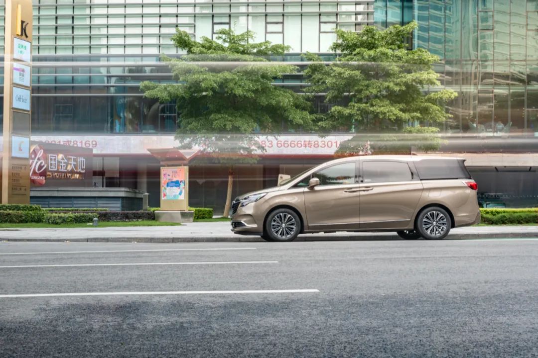 别克gl8es陆尊对比陆上公务舱,试驾gl8es陆尊