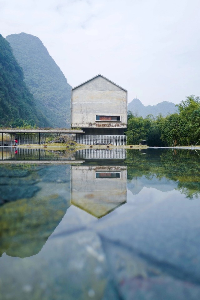 阳朔靠近西街网红酒店民宿,桂林阳朔隐藏在青山绿水中的小镇